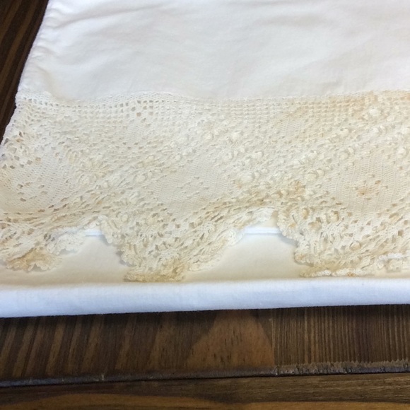 FINAL SALE PRICE Vintage White Lace Edged Pillow Case Set - Picture 5 of 5